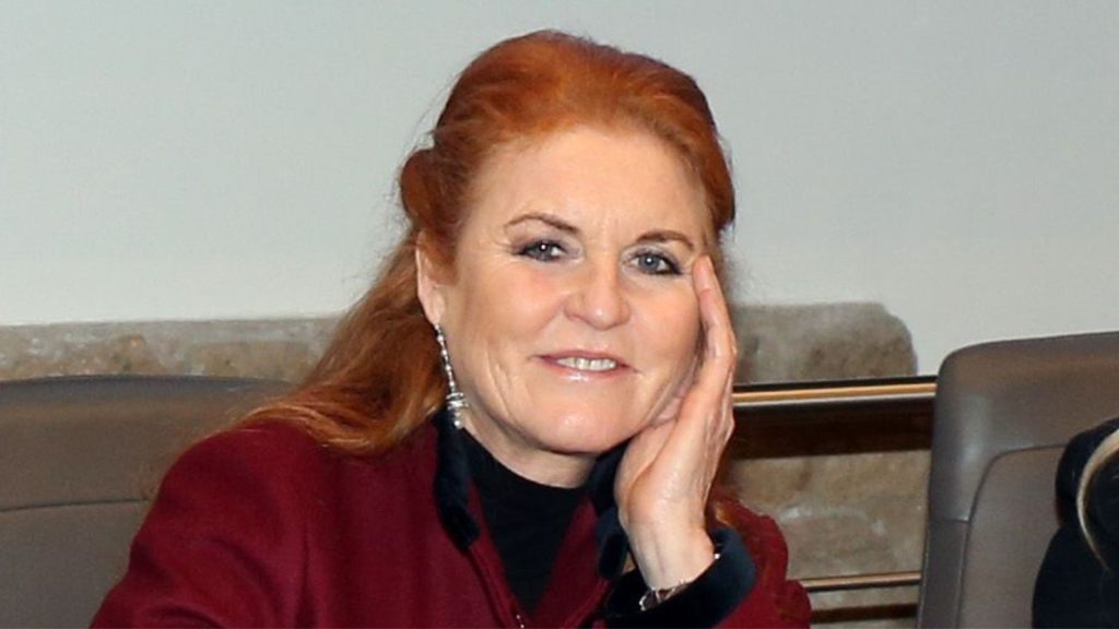 Sarah Ferguson soggiorna in un chalet da £2.000 a notte e non ha fretta di partire.