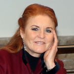 Sarah Ferguson soggiorna in un chalet da £2.000 a notte e non ha fretta di partire.