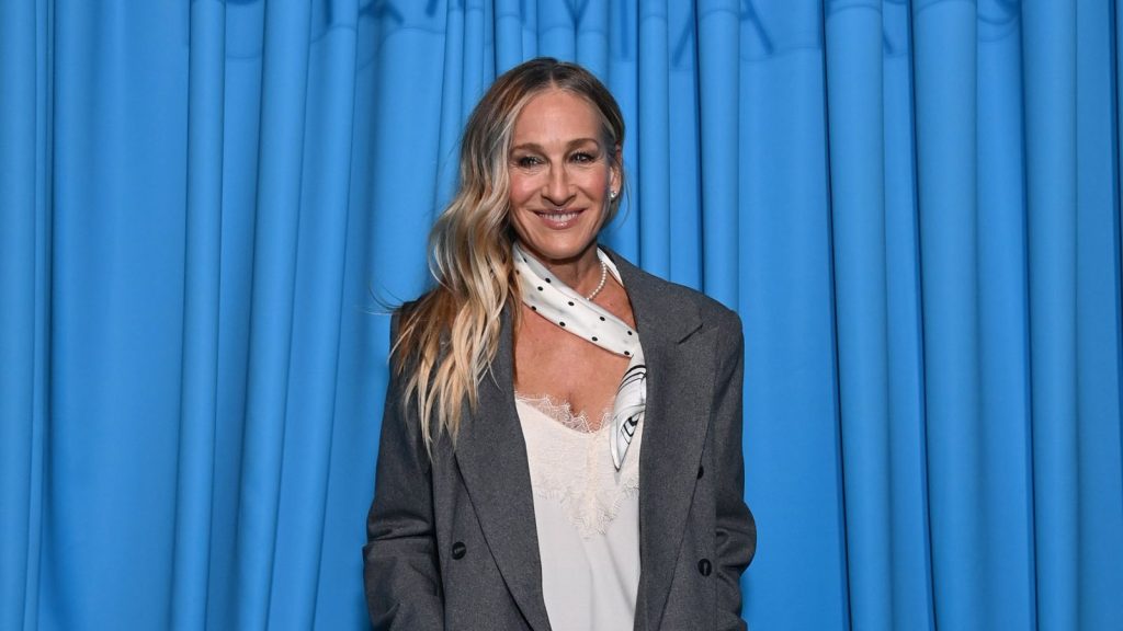 Sarah Jessica Parker dimostra come rendere l’outfit Primark chic e sofisticato.
