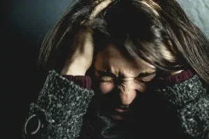 Burnout degli insegnanti: un problema ignorato che danneggia la qualità dell’istruzione.