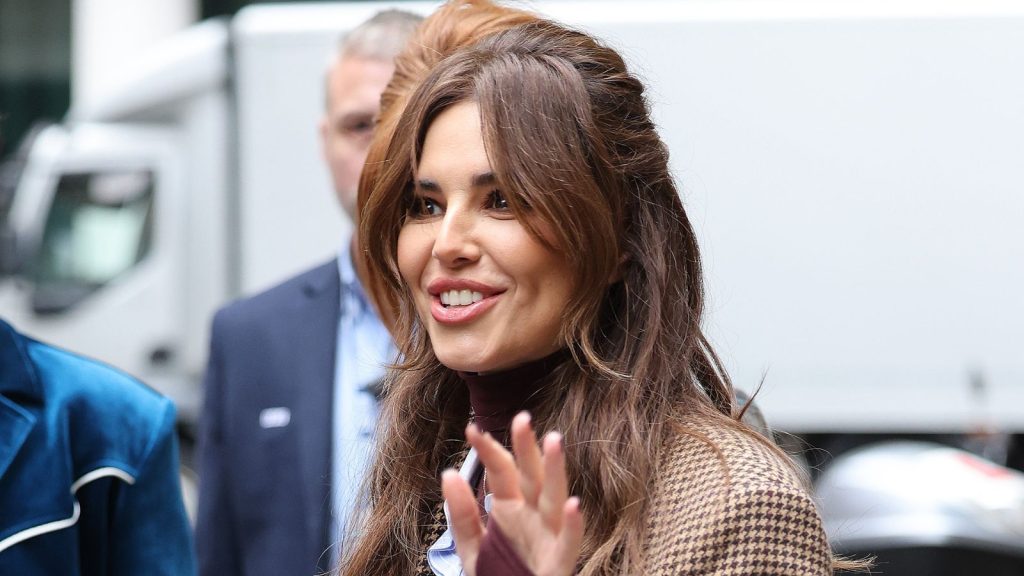 Cheryl Cole svela come abbinare con stile i pantaloni rossi di tendenza di questa stagione.