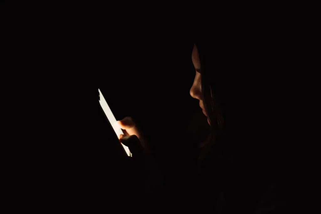 Funzioni speciali di app e telefoni per proteggerti da spyware e garantire la tua sicurezza.