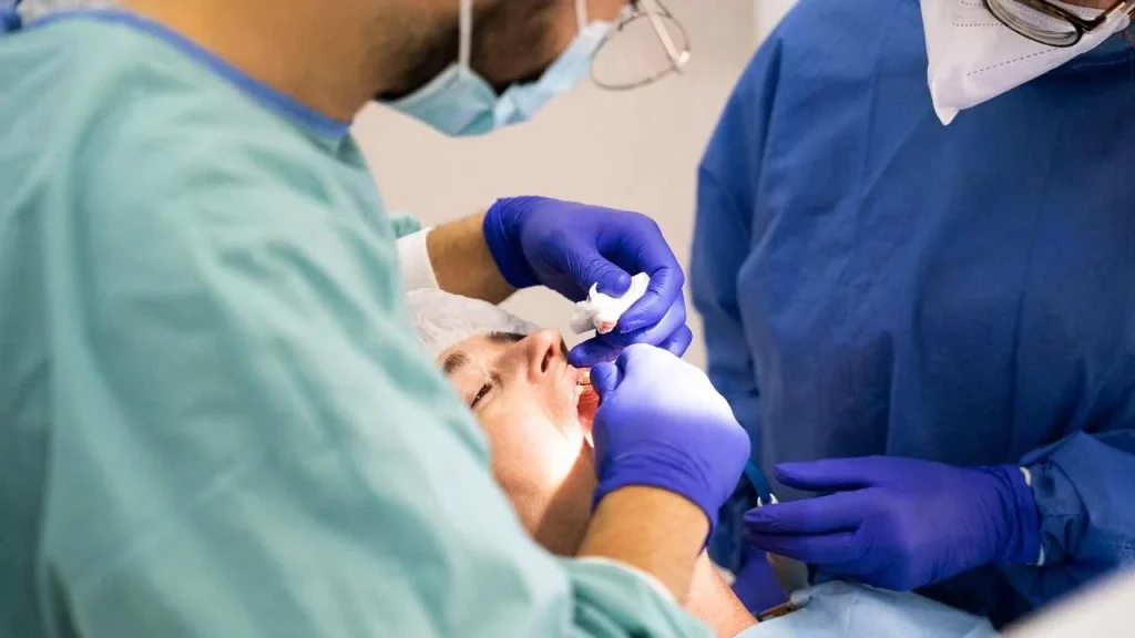 Visita odontoiatrica: controlli essenziali per denti sani e sorriso perfetto