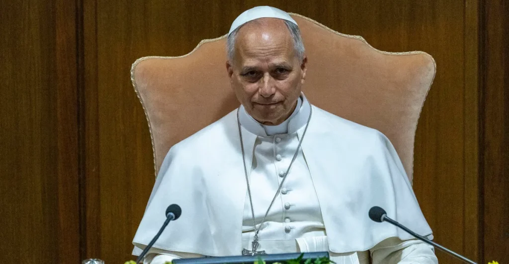Papa Leone avverte sui rischi dell’IA in un importante documento papale.