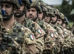 La Lega propone leva militare e civile per educare i giovani durante l’adunata Alpini.