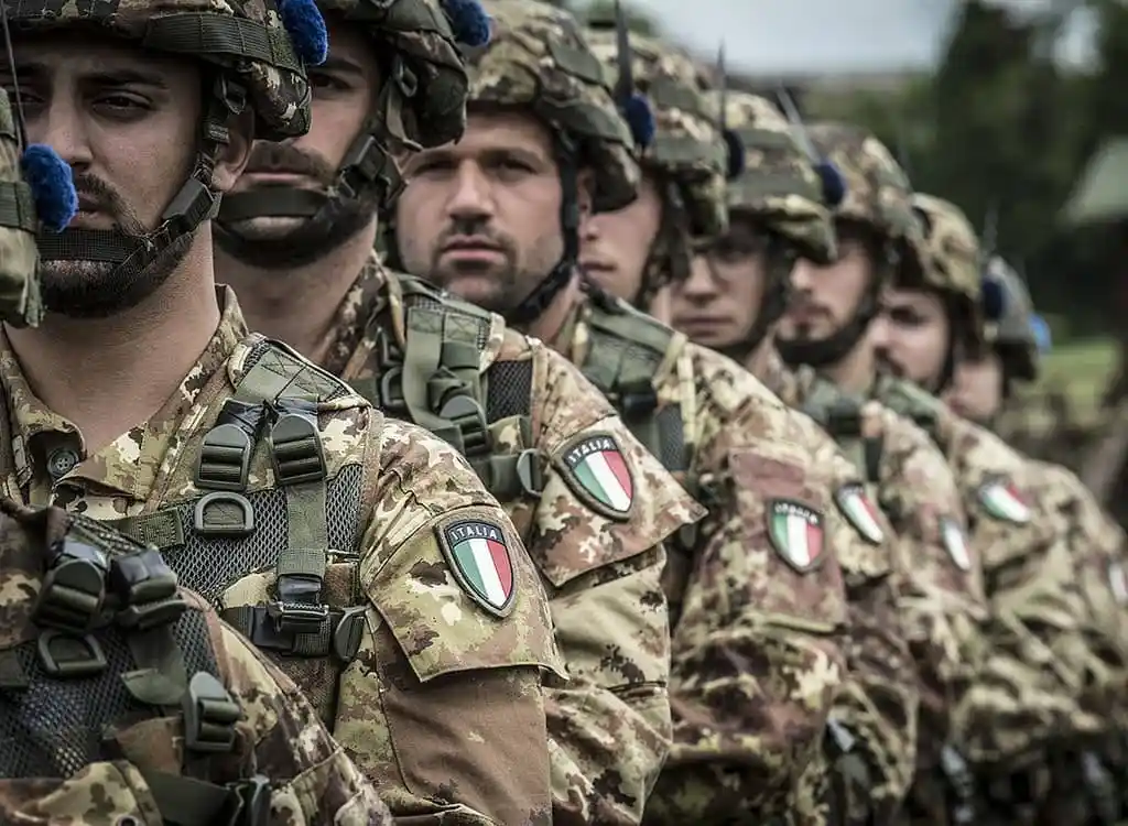 La Lega propone leva militare e civile per educare i giovani durante l’adunata Alpini.