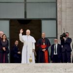Il Papa alla Sapienza: “Riarmo non è difesa, ma aumenta le tensioni globali.”