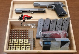 Arrestato 45enne a Caserta: trova armi e munizioni nella soffitta di casa.