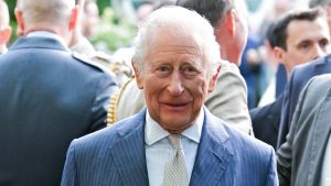 Tradizione reale sorprendente: il re Carlo ricorda un’usanza dimenticata.