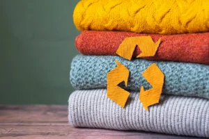 Fast fashion e crisi ambientale: i brand che puntano su moda circolare e tessuti rigenerati