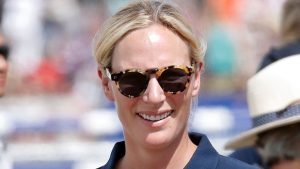 Zara Tindall: la combinazione vincente di jeans bianchi e pantaloni a gamba dritta per l’estate.