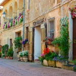 Slow living e natura: perché sempre più persone stanno lasciando la città per una vita più sostenibile