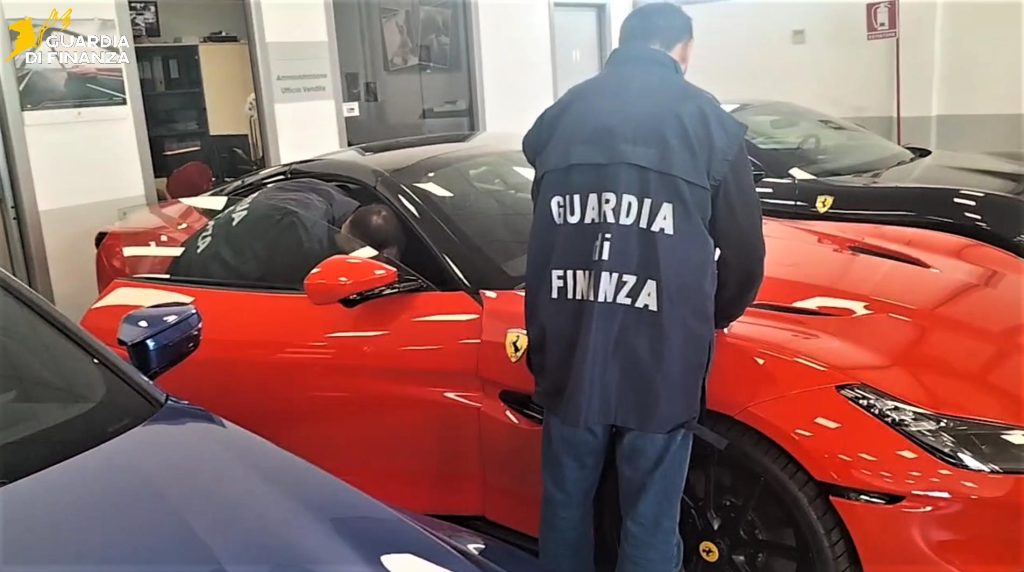 Maxi frode da 42 milioni: sequestrati auto di lusso in tutta Italia.