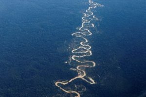 Strategie innovative dei minatori illegali nel territorio Yanomami dell’Amazzonia.