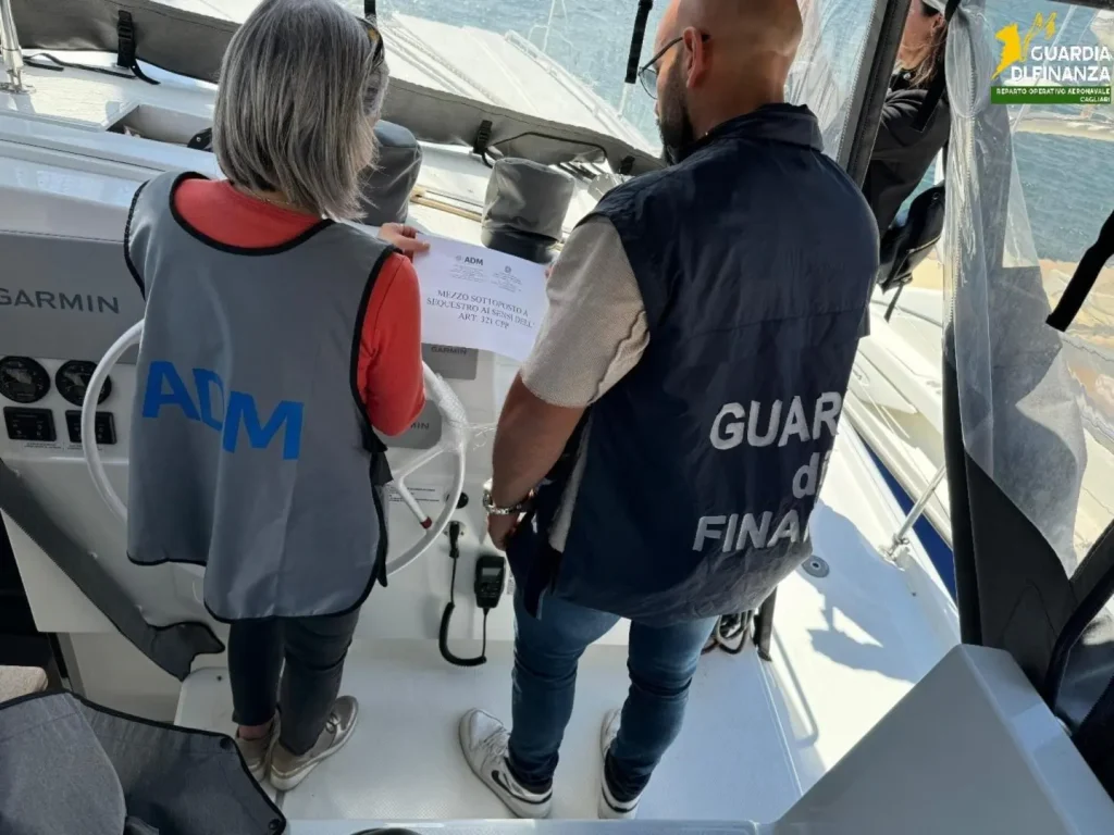 Catamarano del valore di 600.000 euro sequestrato a Olbia, proprietario denunciato per contrabbando.