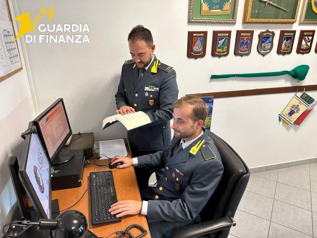 Maxi truffa da 5,8 milioni ad Arezzo: consulente finanziario radiato e condannato.