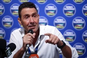 Vannacci: “Tutto procede come previsto. Meloni, contattami se pensi di fare un favore alla sinistra.”