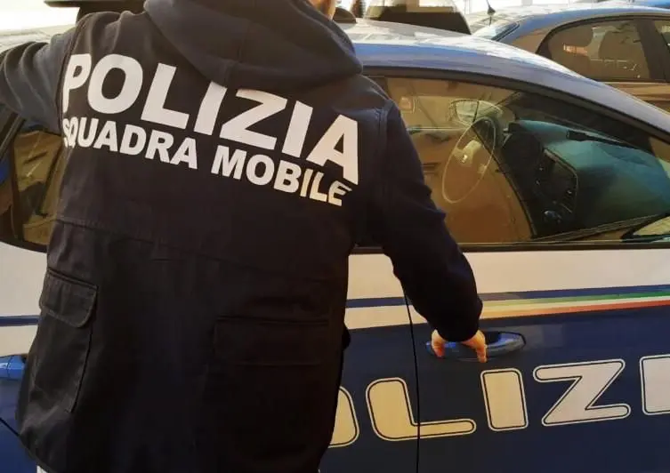 Cocaina trovata in seminterrato a Roma: arrestato 29enne dopo indagine della polizia.