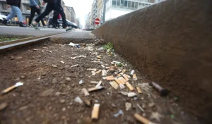Mobilitazione nazionale contro l’abbandono dei mozziconi di sigaretta: un’iniziativa per salvaguardare l’ambiente.