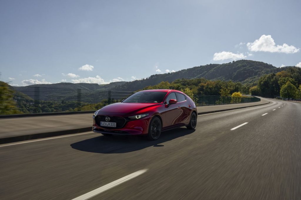 Mazda3 2027: sicurezza, tecnologia e design raffinato per un’esperienza di guida senza pari.