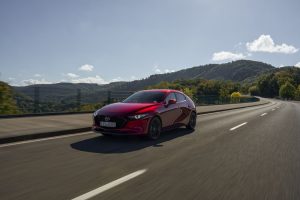 Mazda3 2027: sicurezza, tecnologia e design raffinato per un’esperienza di guida senza pari.