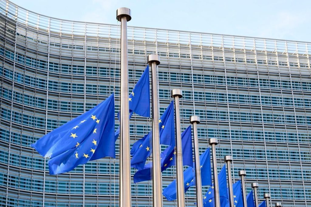 Ultimo giorno di consultazione Ue su tabacco e nicotina: oltre 70.000 partecipanti esprimono opinioni.