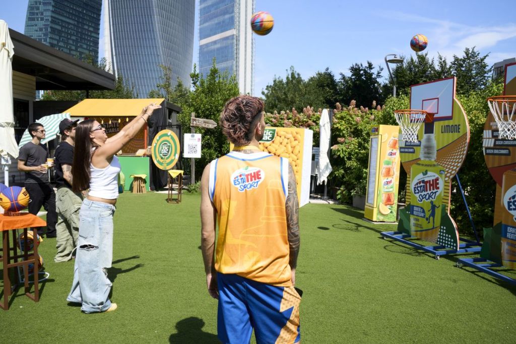 Ferrero lancia Estathè Sport: nuova bevanda per gli amanti dello sport e della freschezza.