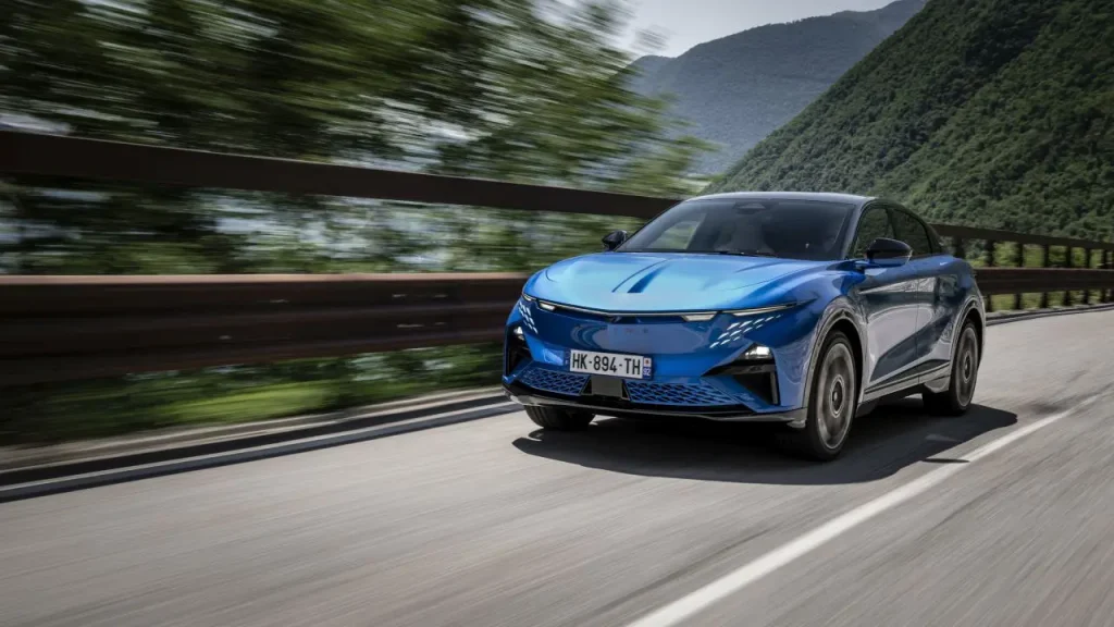 Ordini aperti per l’Alpine A390 GTS, sportiva fastback da 470 CV di potenza.