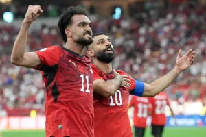 Egitto supera Nuova Zelanda 3-1, protagonista Salah in una straordinaria vittoria.