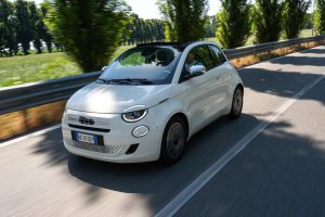 Fiat lancia la nuova 500 Hybrid Cabrio Dolcevita e il potente 600 Turbo 100.