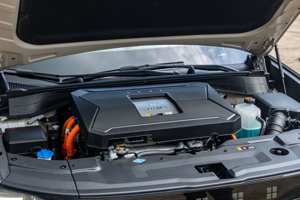 Hyundai investe nella mobilità a idrogeno con avanzate tecnologie a celle combustibili.