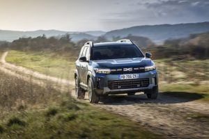 Dacia Bigster: il C-SUV ibrido da 155 CV che unisce efficienza e design innovativo.