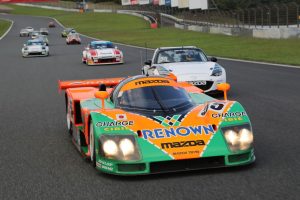 Mazda 787B rivive la storica vittoria a Le Mans sul Circuito de la Sarthe.