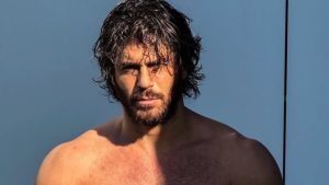 Can Yaman protagonista al Taormina Film Festival, dove riceverà un prestigioso premio.