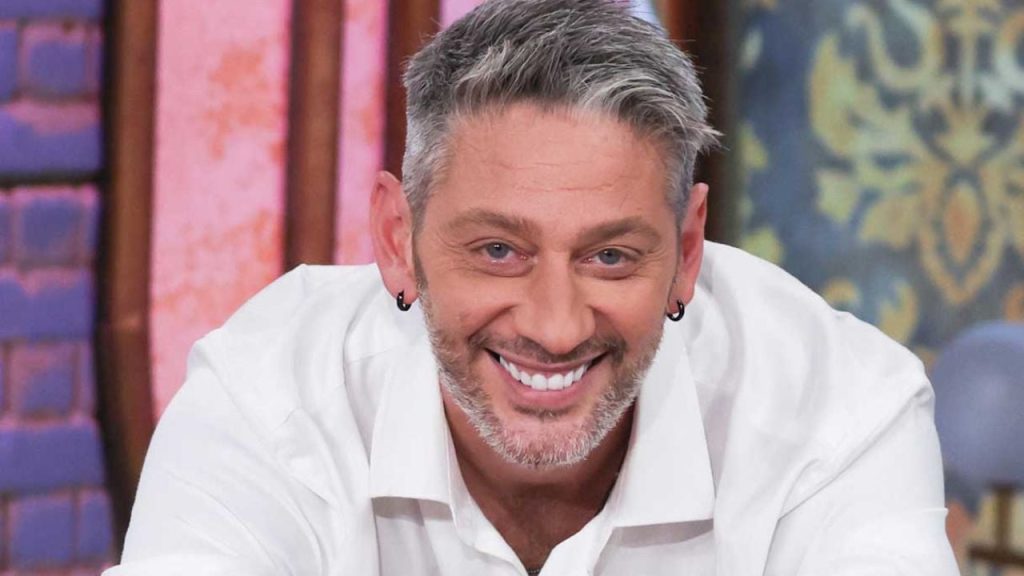 Edoardo Tavassi: “I pregiudizi persistono dopo i reality, ma con Micol viviamo un momento felice”.