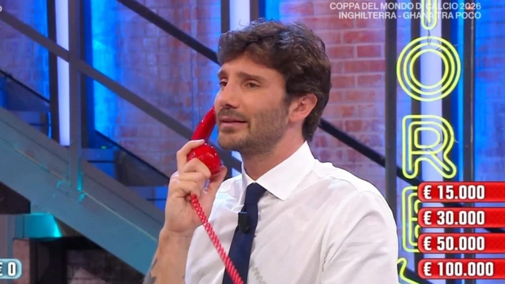 Stefano De Martino lancia una stoccata a Belen Rodriguez sul loro matrimonio ad Affari Tuoi.