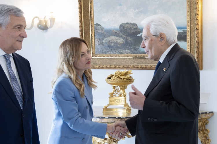 Mattarella a Meloni: “Ue deve unirsi per l’Ucraina” – Guarda il video.