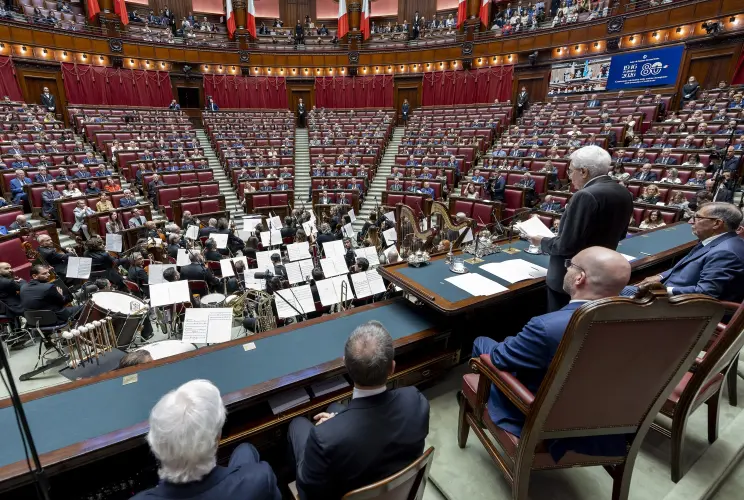 Mattarella: “Fascismo ha minacciato l’unità d’Italia durante la celebrazione degli 80 anni della Costituzione”