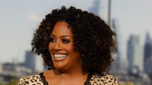 Alison Hammond dimostra che il leopardato è un classico intramontabile per l’estate.