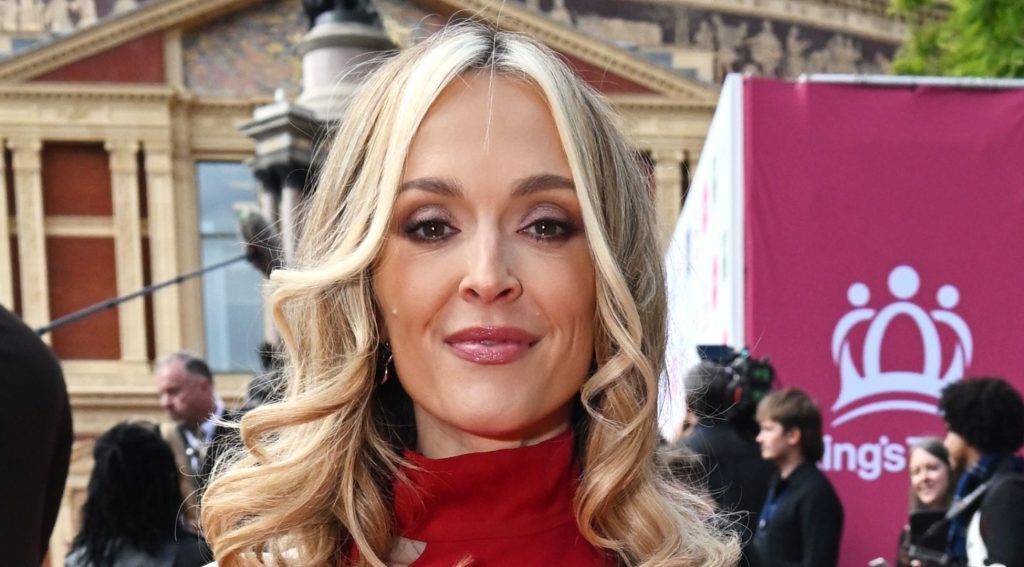 Fearne Cotton dimostra che un solo bagaglio e un paio di scarpe bastano per viaggiare.