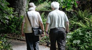 Perché camminare è più faticoso in età avanzata? Scopri i segreti del corpo.