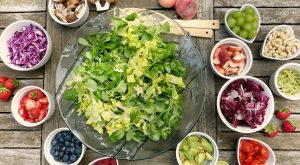 Combatte il caldo: dieta ricca di frutta fresca e niente acqua ghiacciata!
