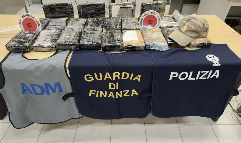 Arrestato tedesco al Porto di Civitavecchia: scoperti 23 kg di cocaina in auto.
