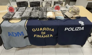 Arrestato tedesco al Porto di Civitavecchia: scoperti 23 kg di cocaina in auto.