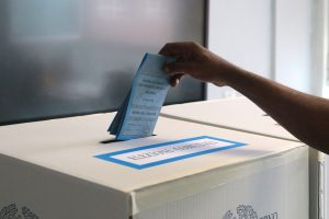 Ballottaggi: Urne aperte in 42 Comuni, sfide cruciali nei sei capoluoghi.