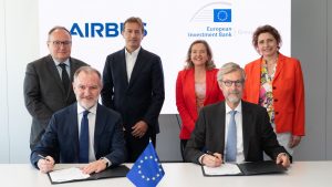 BEI finanzia Airbus con 3 miliardi per innovazione e sviluppo tecnologico avanzato.