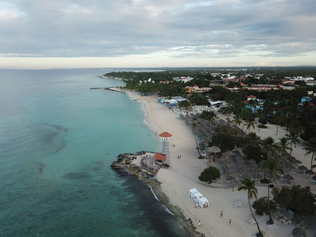 Incendio in resort a Santo Domingo: morta turista italiana, rientro di 130 connazionali in arrivo.
