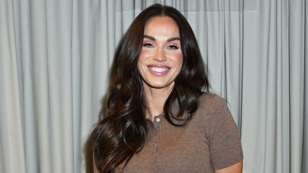 Il midi in cotone di Vicky Pattison: il vestito estivo perfetto per ogni occasione.