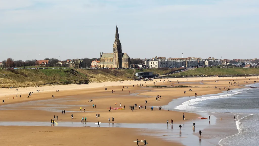 Scopri il fascino di questa spiaggia artistica nel nord dell’Inghilterra per la tua vacanza.