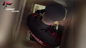 Bunker con camera di fuga e cunicoli segreti scoperto nella Locride